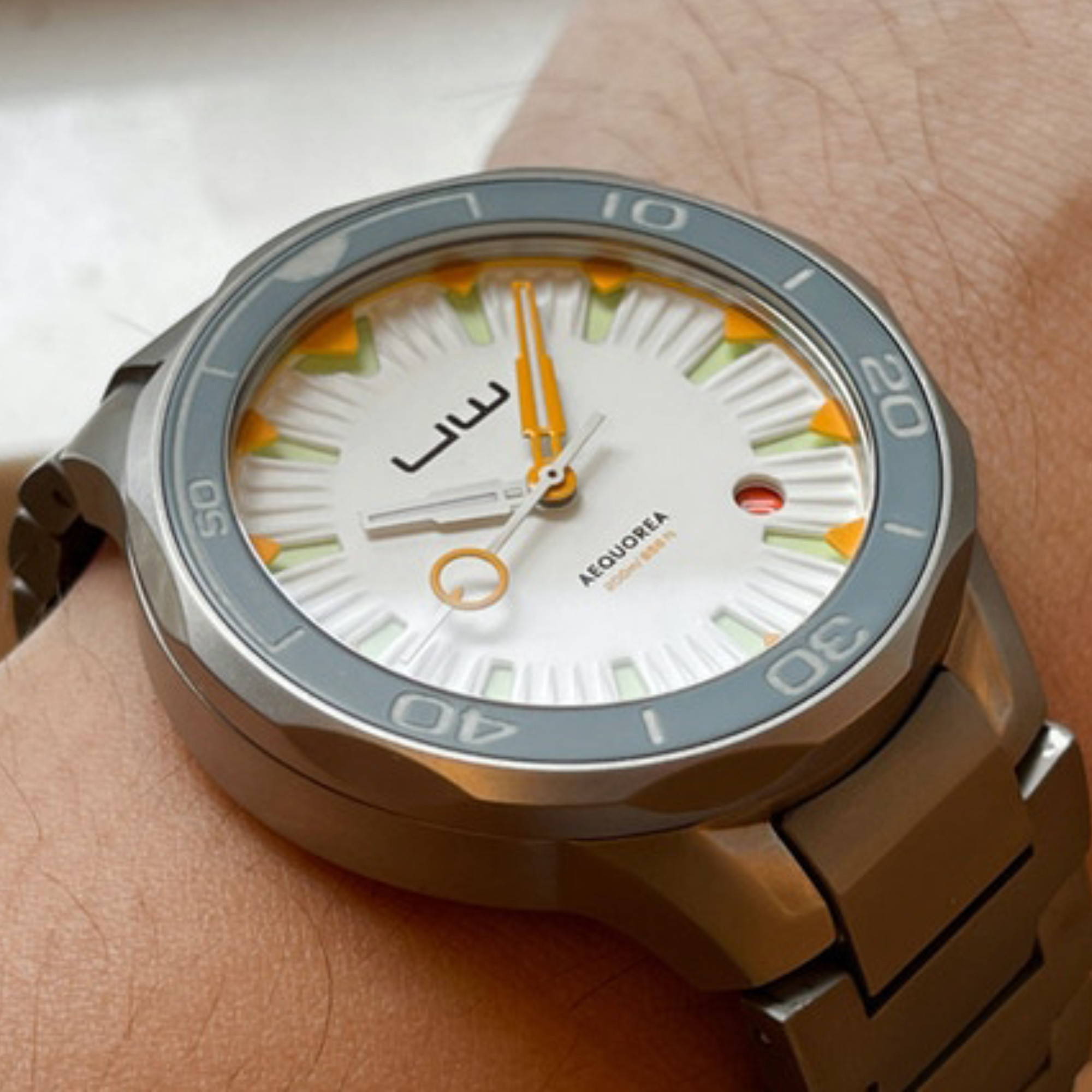 Aequorea UO01 Automatic Men's Diver Watch Blue Bezel / White Dial Aequorea UO01 Automatic Men's Diver Watch Blue Bezel / White Dial