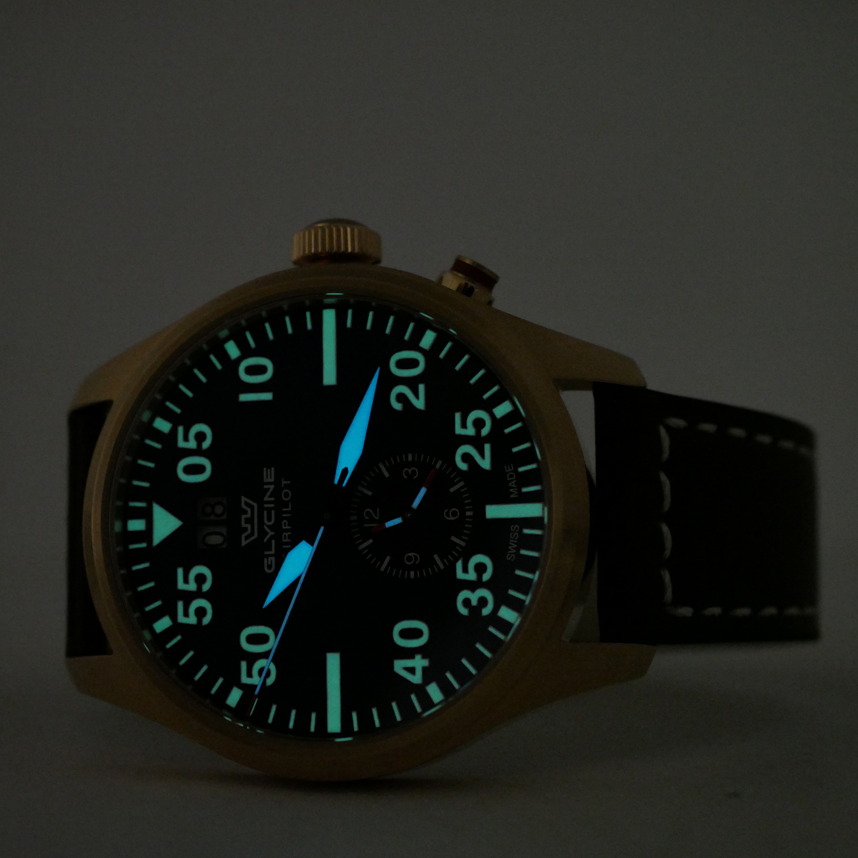 Glycine Airpilot Dual Time Chronograph Swiss Men's Watch Blue Dial / Leather strap GL0369 Glycine Airpilot Dual Time Chronograph Swiss Men's Watch Blue Dial / Leather strap GL0369