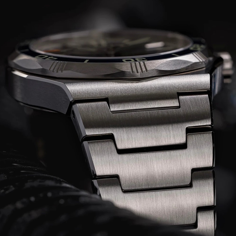 Ocean Crawler Bolt - Red 42mm Automatic Men Watch Swiss Sellita WR600m SW200-1