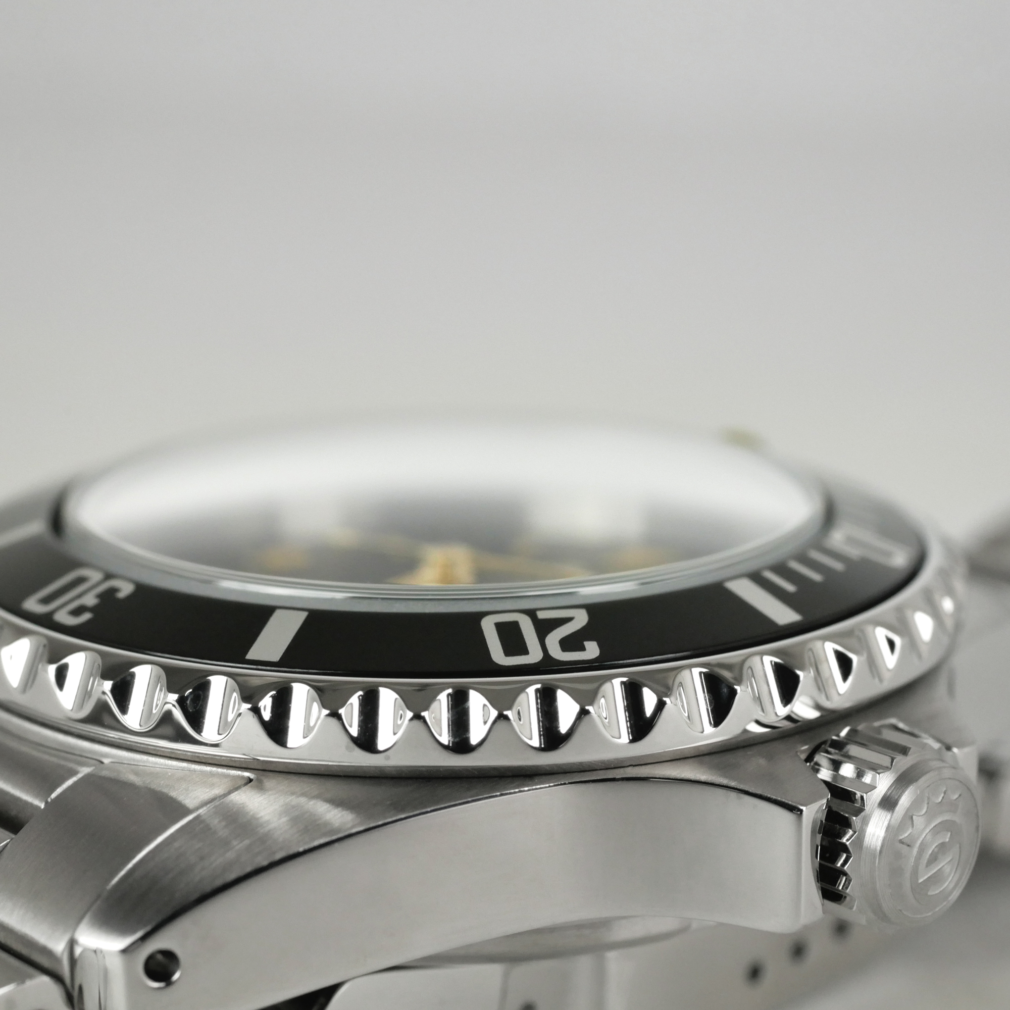 Steinhart Ocean One 39 Automatic Swiss Dive Watch Explorer Gnomon Exclusive 103-0942